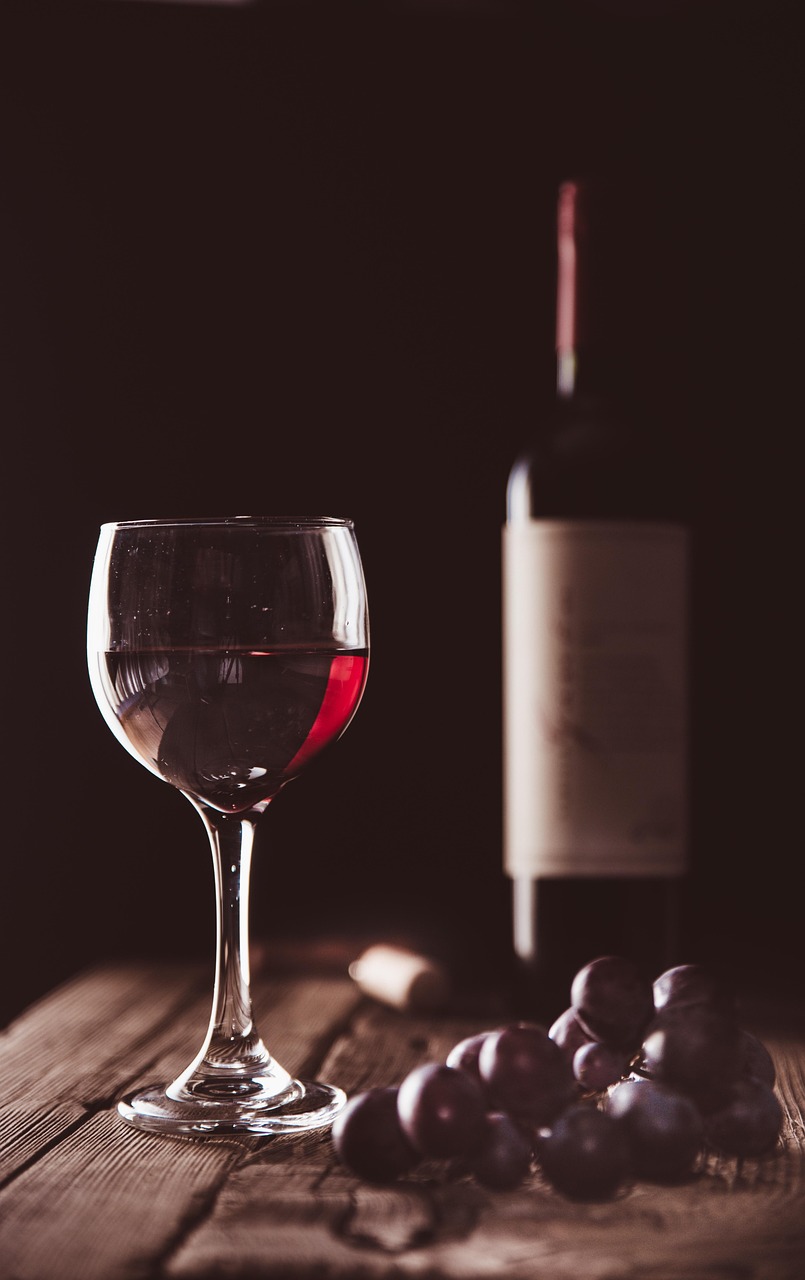 El vino tinto es el gran protagonista de La Rioja y el hilo conductor de las fiestas dedicadas a la vendimia.